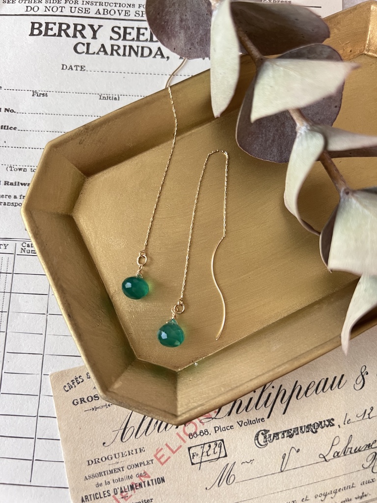 グリーンオニキスのアメリカンピアス