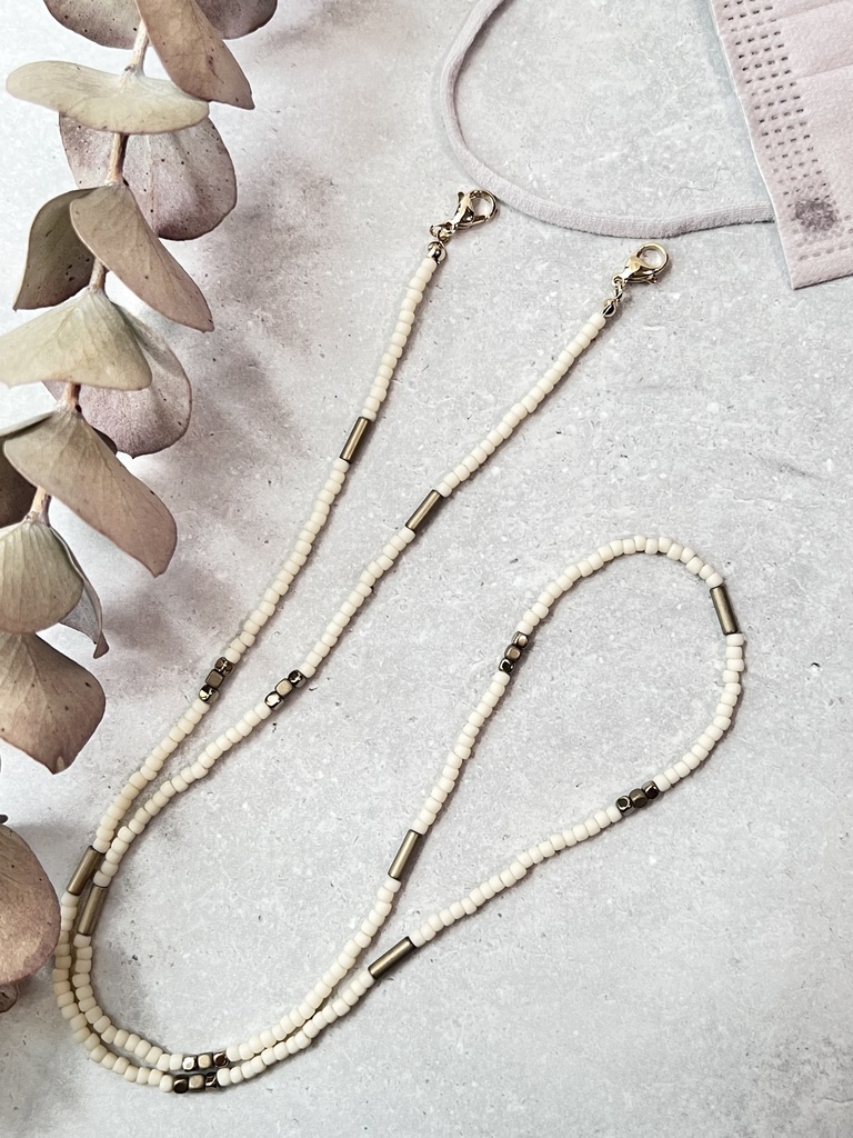 ホワイトビーズのマスクストラップ