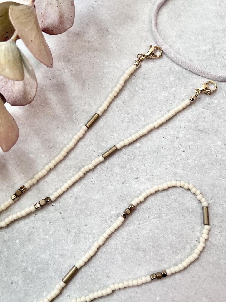 ホワイトビーズのマスクストラップ