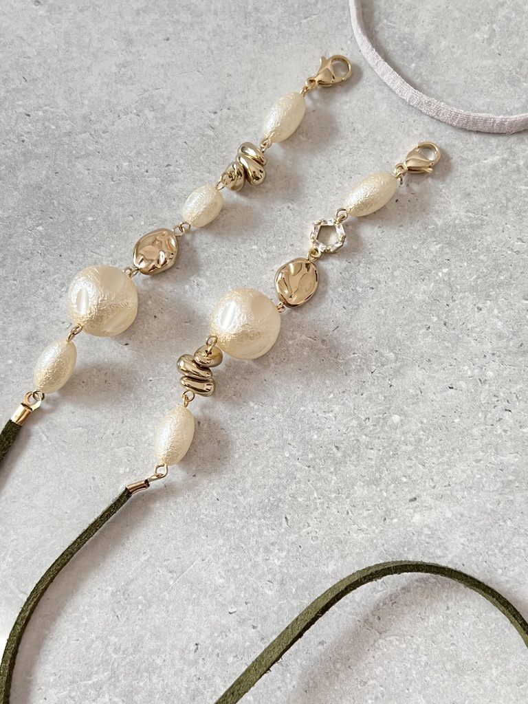 カーキスエードコードのマスクストラップ