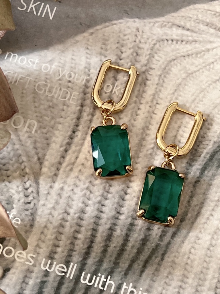 スクエアビジューのピアス