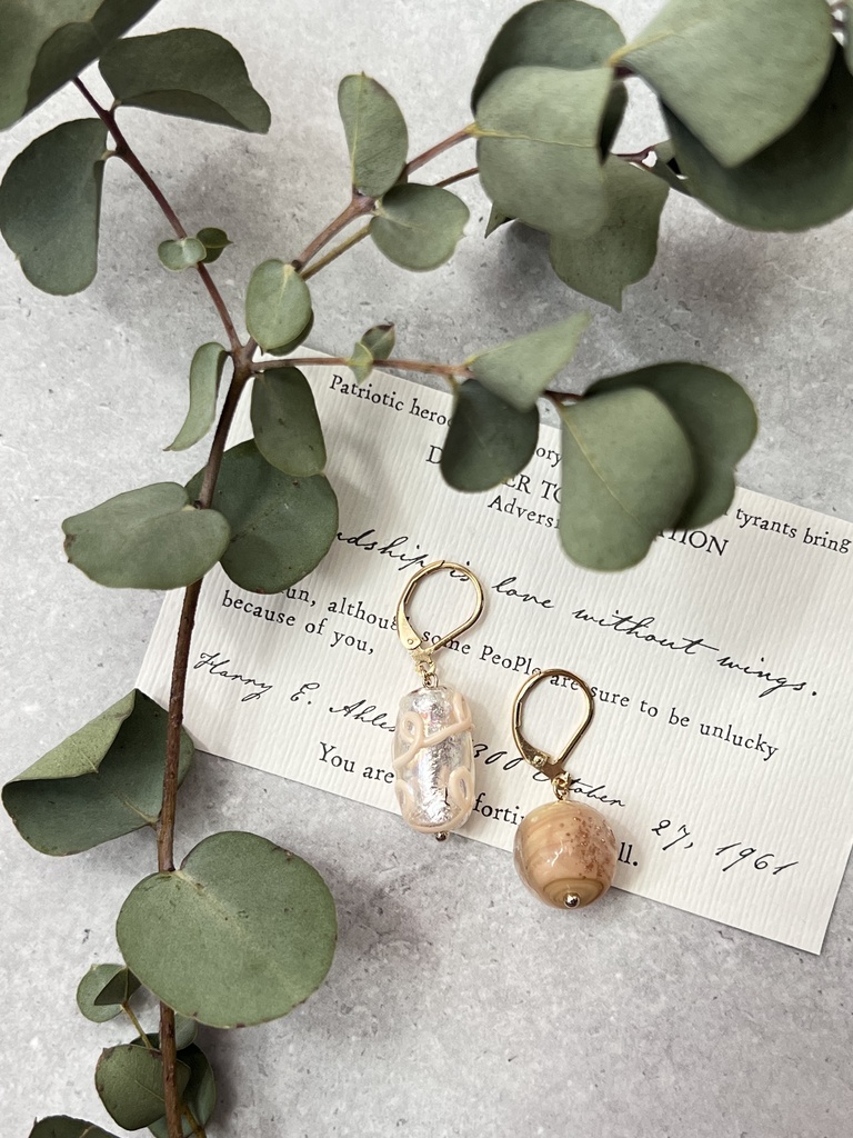 ヴィンテージガラスビーズのフレンチフック