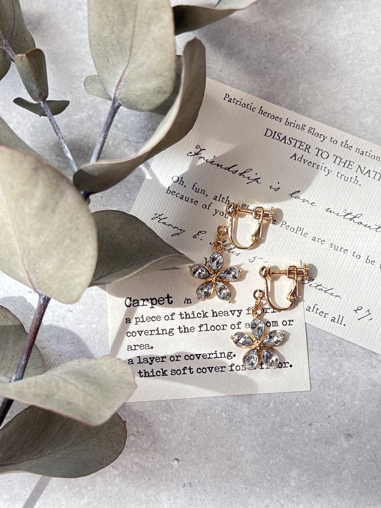 フラワービジューのイヤリング