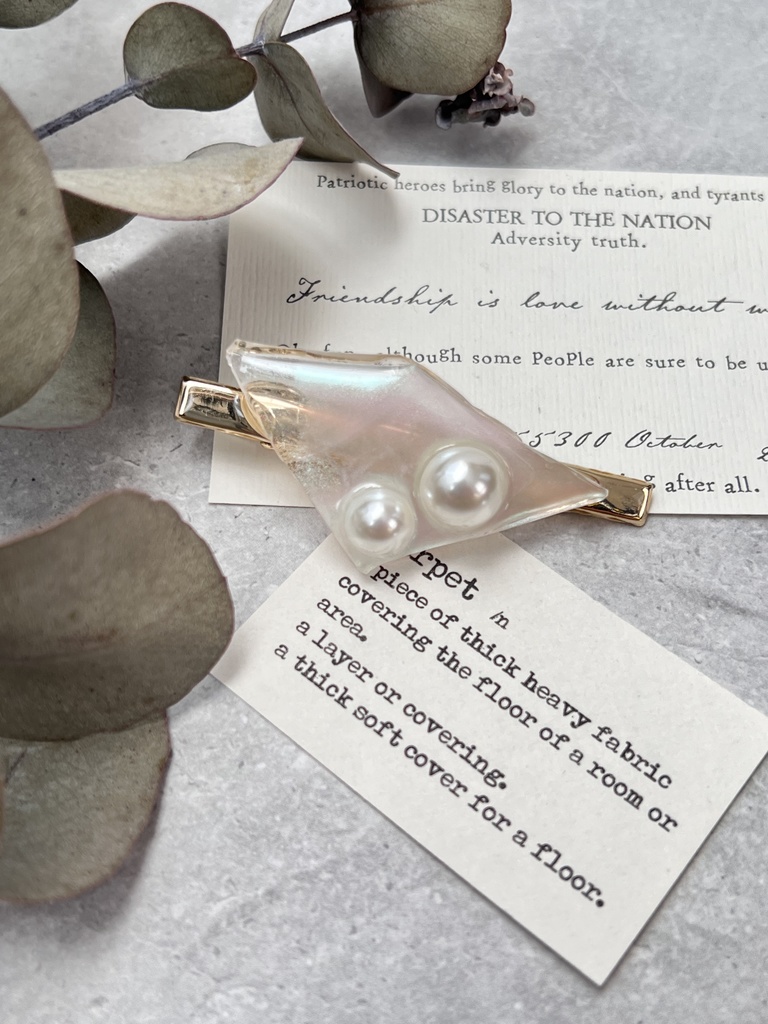 ふた粒パールのカケラヘアクリップ