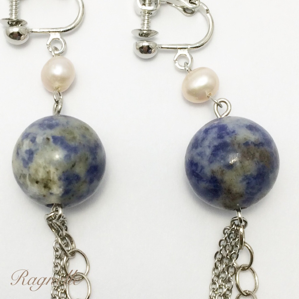 地球をめぐる流星【ソーダライトとシルバーカラーチェーンのイヤリング】