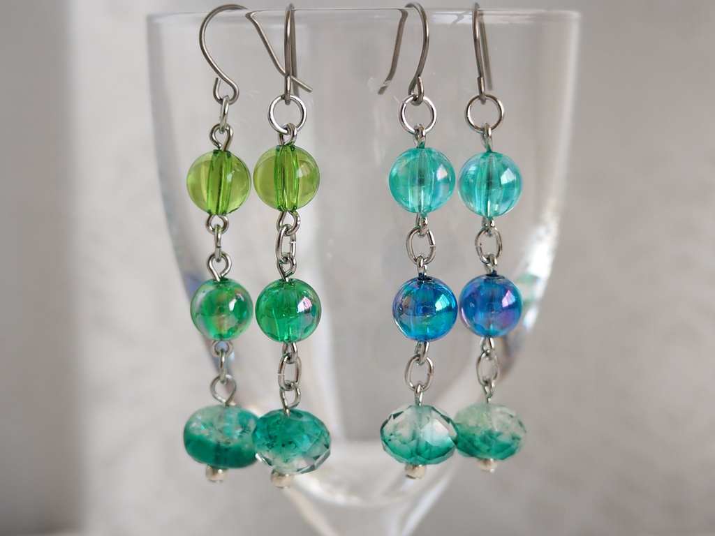 暗い所で光るピアス(イヤリング変更可能)