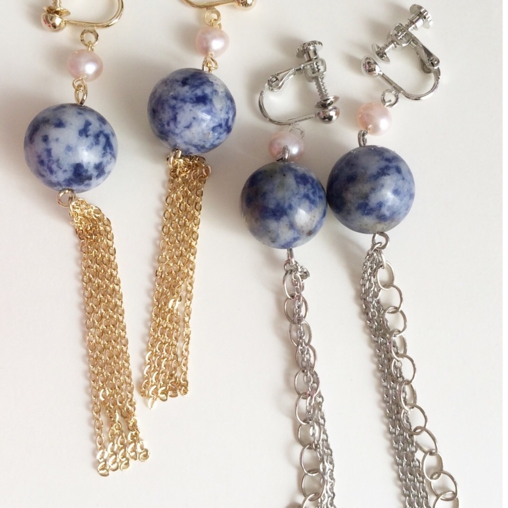 地球をめぐる流星【ソーダライトとゴールドチェーンのイヤリング】