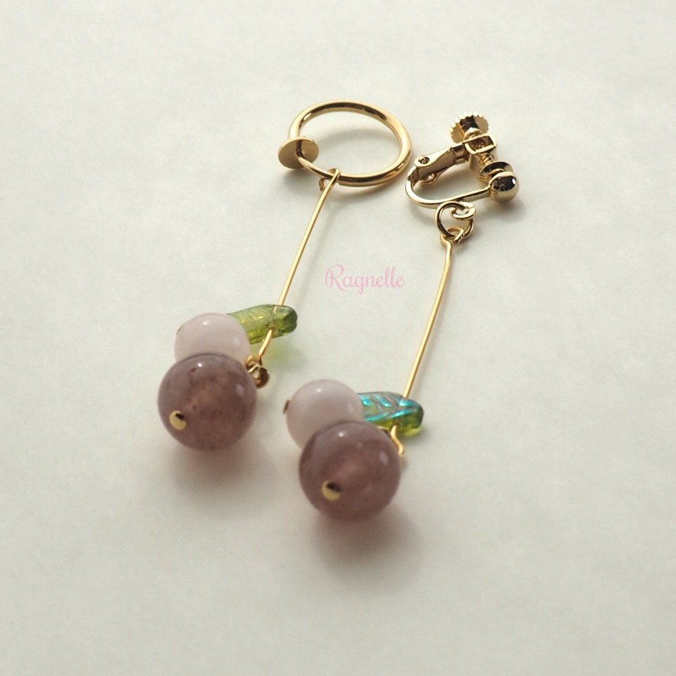 さくらんぼのピアス 天然石の大人なフルーツモチーフ
