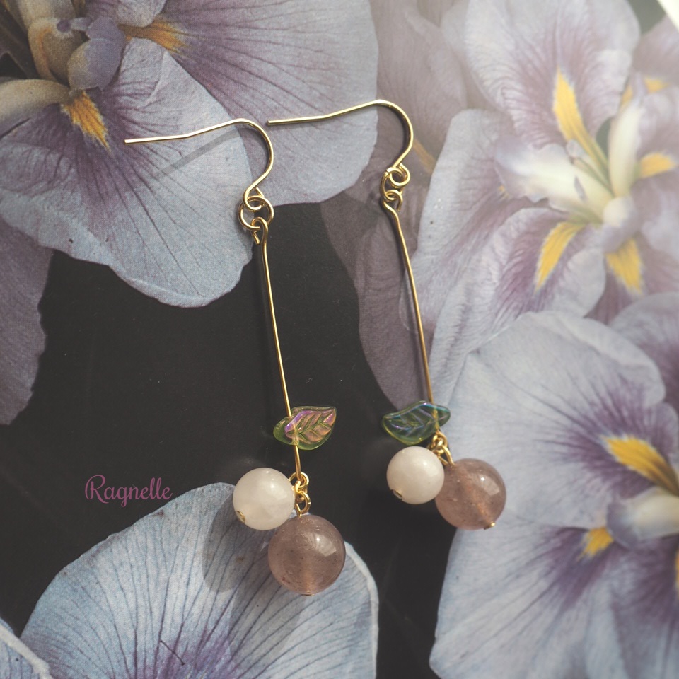 さくらんぼのピアス 天然石の大人なフルーツモチーフ