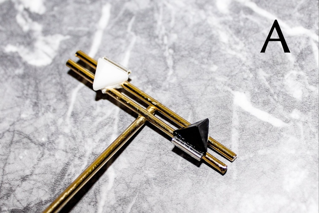 立体ミニさんかくピアス