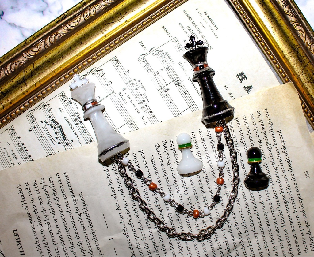 王様ふたりのチェスチャーム/チェーンブローチ