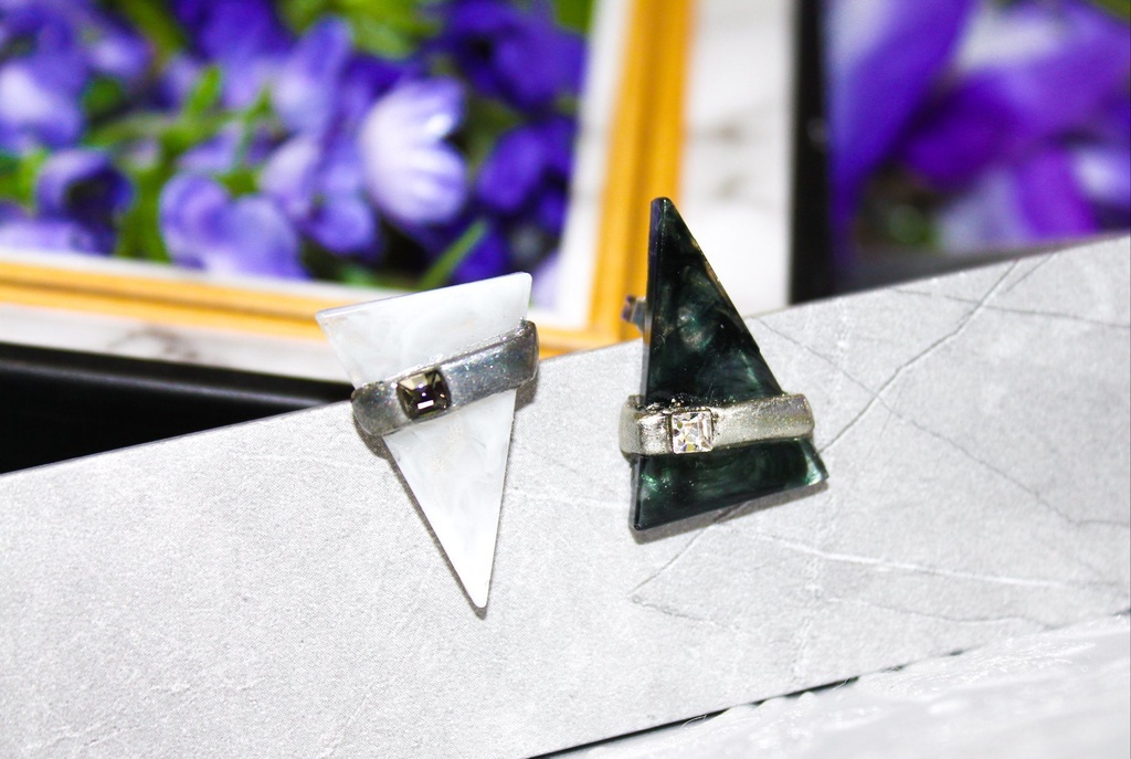 指輪×▽▲のイヤーアクセ