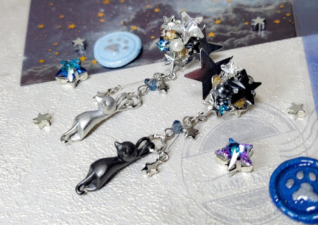 白黒猫と星空のイヤーアクセ