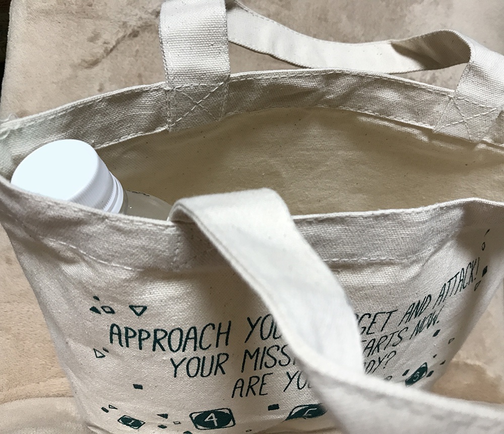 ケツイ柄バッグ