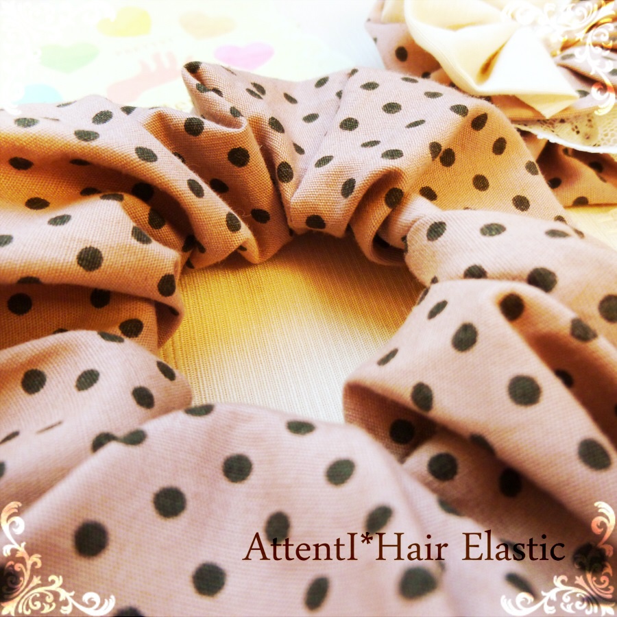 水玉ピンクのシュシュとヘアゴムセット