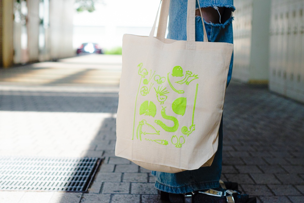 ヘンテコな動物のトートバッグ