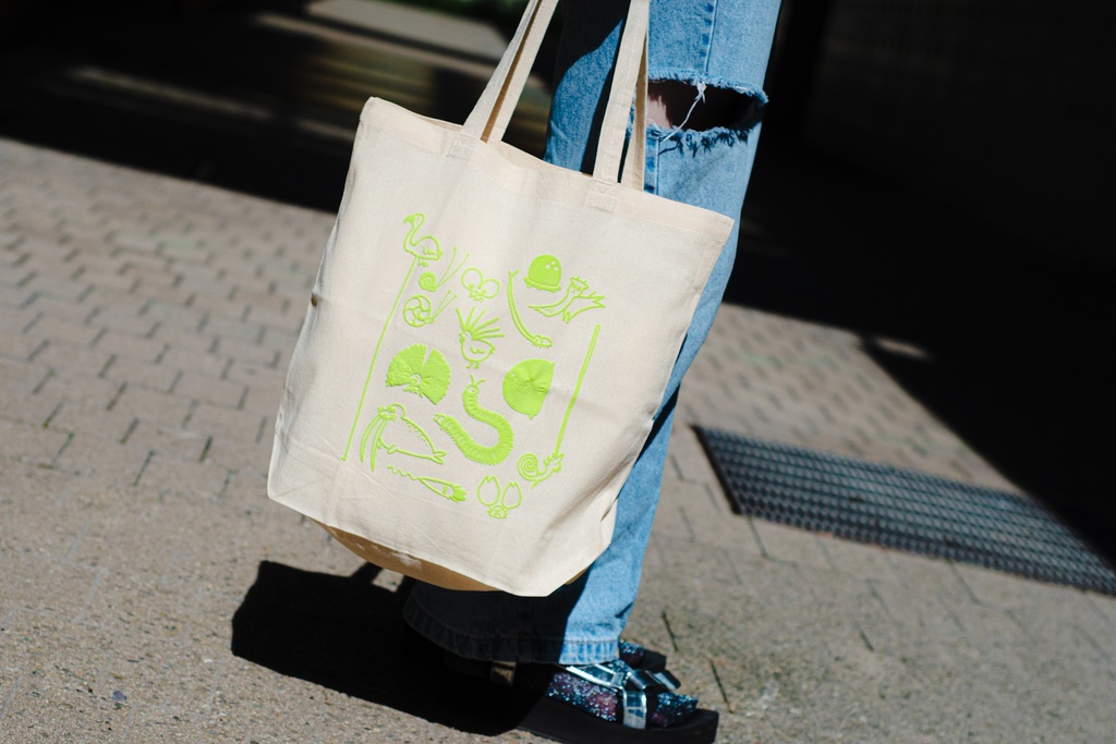 ヘンテコな動物のトートバッグ