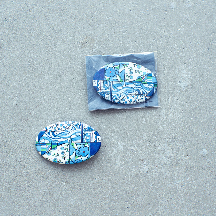「Blue Patchwork」大ぶりの缶バッジ