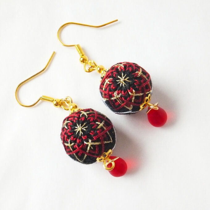 加賀てまり 加州清光モチーフ*手毬耳飾り