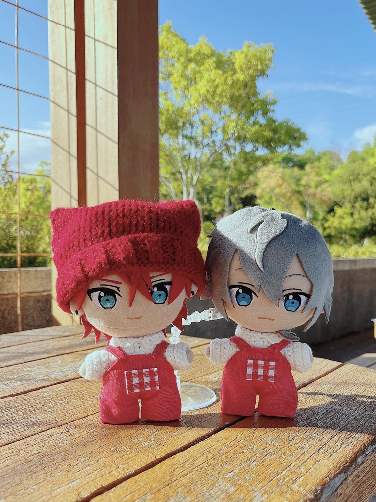 赤と黄色のオーバーオール+襟付きトップス