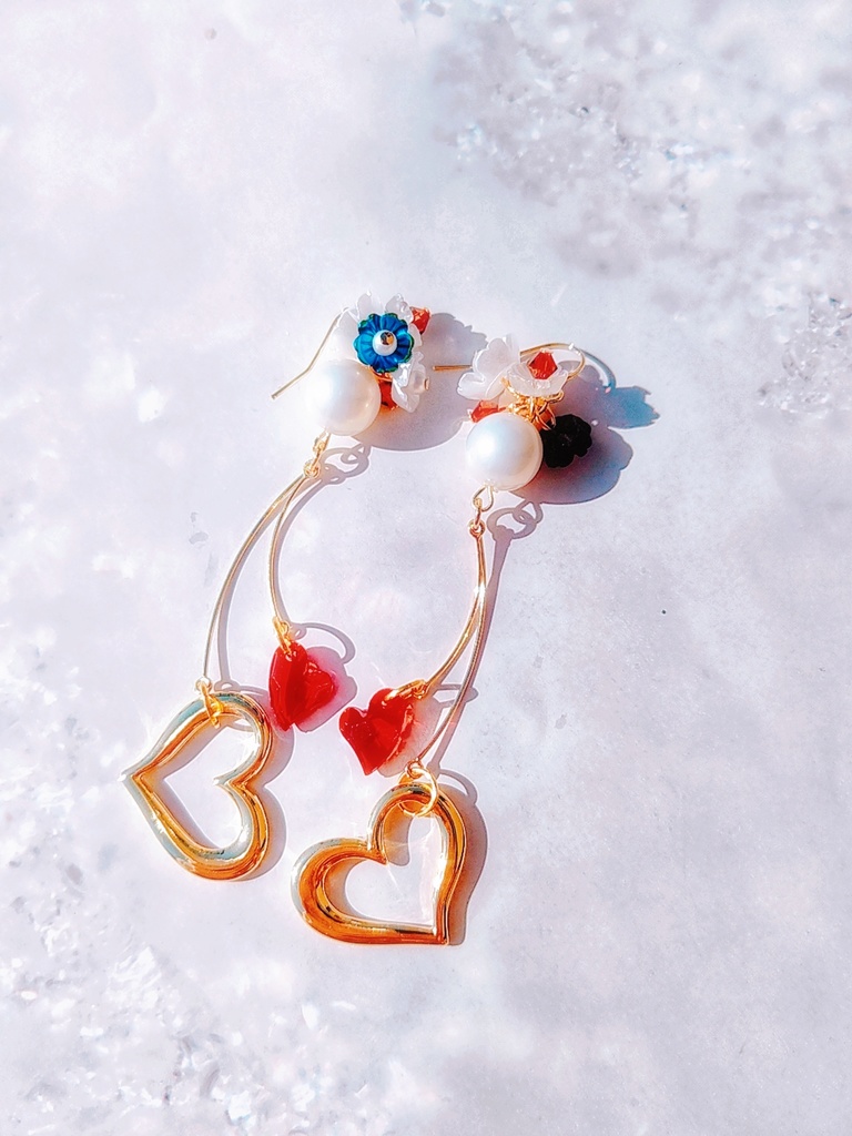 ☆ 値下げ☆ 非公式 第五人格 血の女王 マリー ハートの女王モチーフ イヤリングピアス