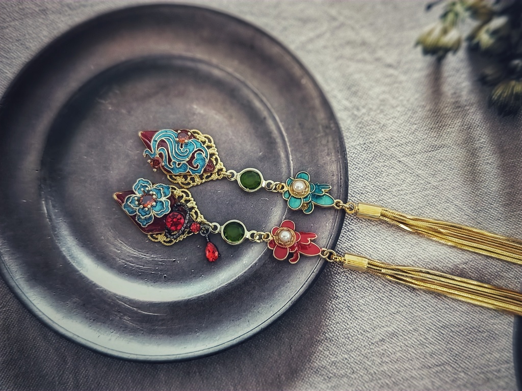 SALE始めました! 非公式 第五人格 白黒無常 タッセルイヤリング