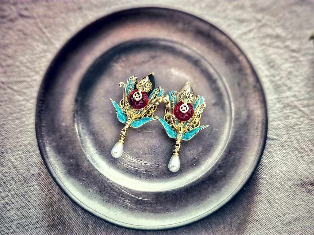 SALE始めました! 非公式 第五人格 白黒無常 タッセルイヤリング