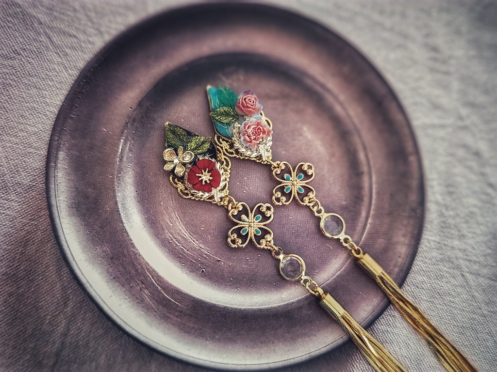 SALE始めました! 非公式 第五人格 白黒無常 タッセルイヤリング