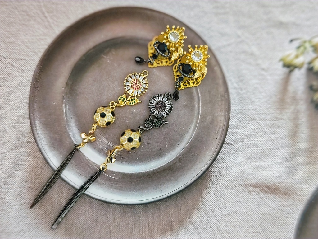 SALE始めました!! 月スパコミ頒布 非公式 ブルーロック キャラクター イヤリングピアス