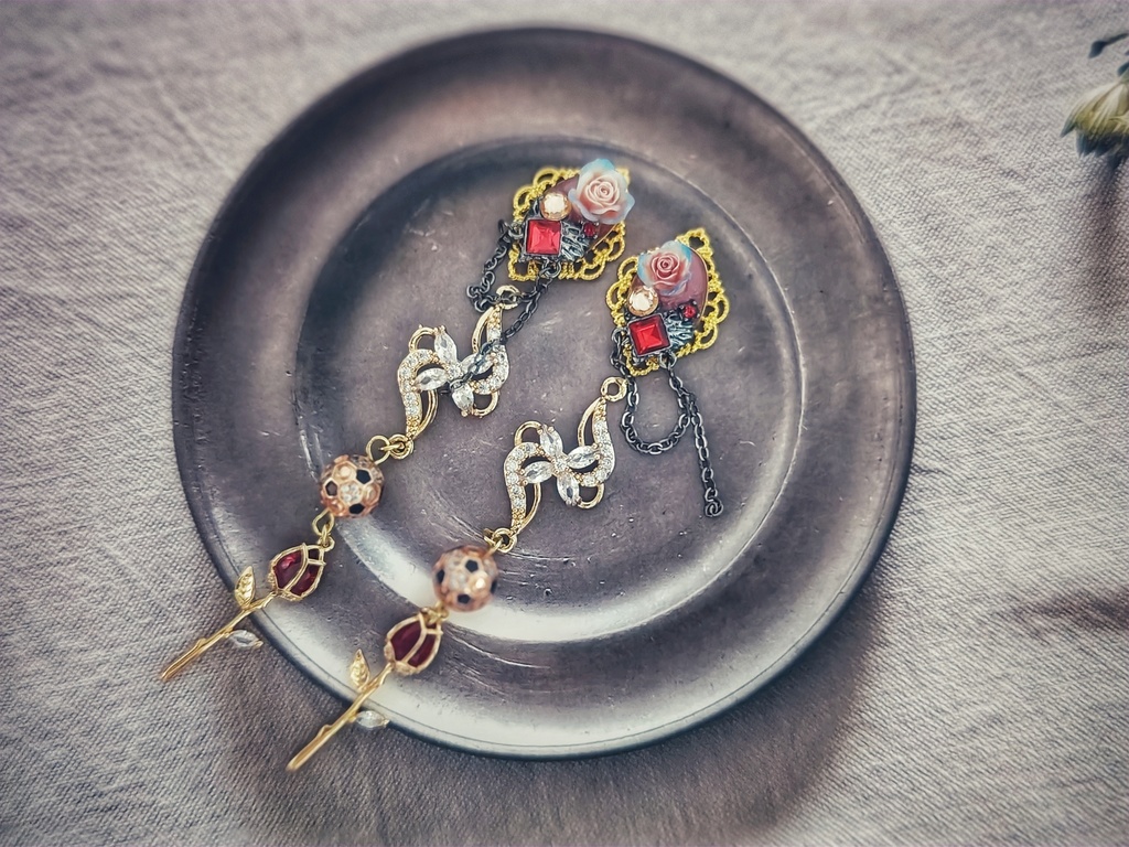 SALE始めました!! 月スパコミ頒布 非公式 ブルーロック キャラクター イヤリングピアス