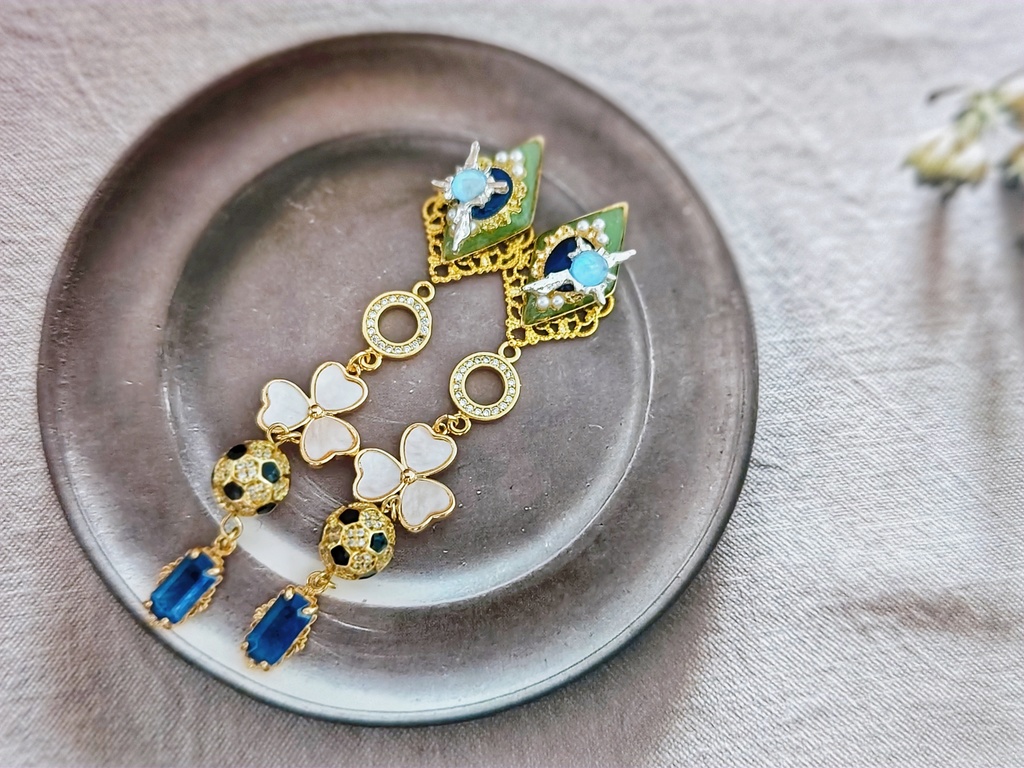 SALE始めました!! 月スパコミ頒布 非公式 ブルーロック キャラクター イヤリングピアス