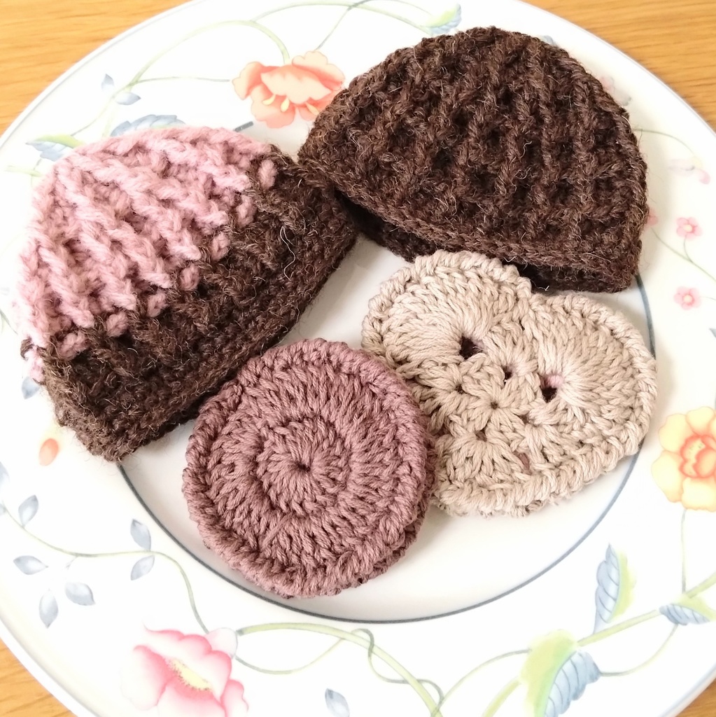 ワッフル編みニット帽&クッキーサンドのモチーフ