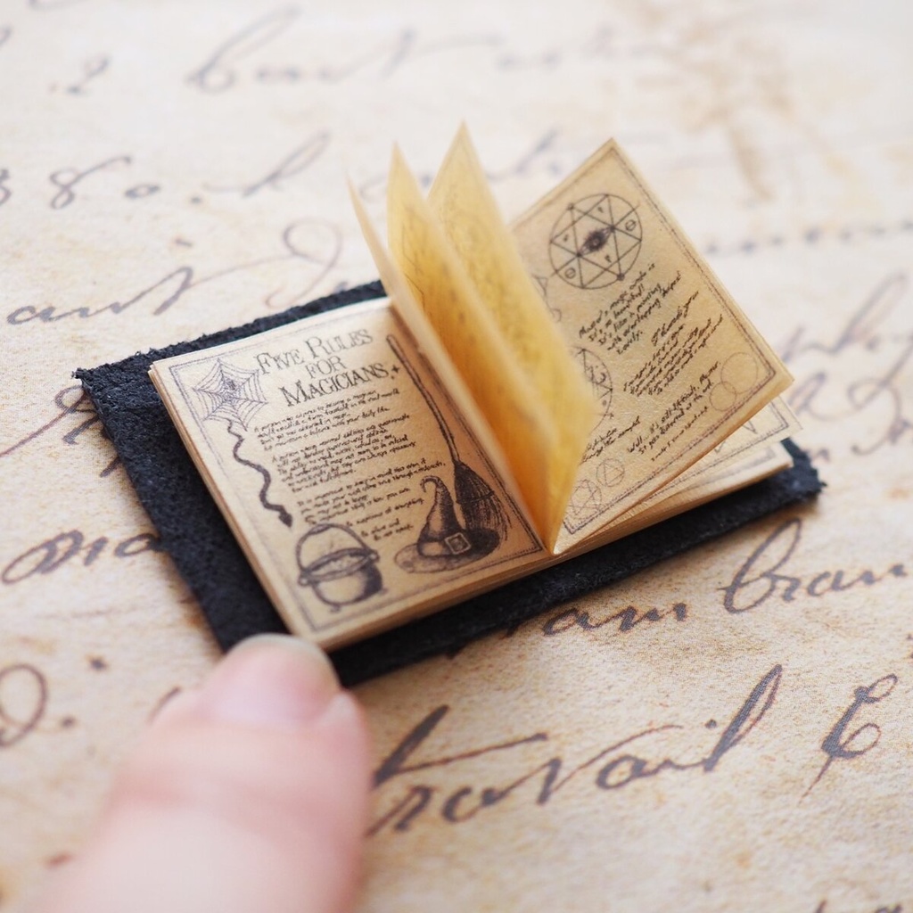 豆本「見習い魔女の手帳」