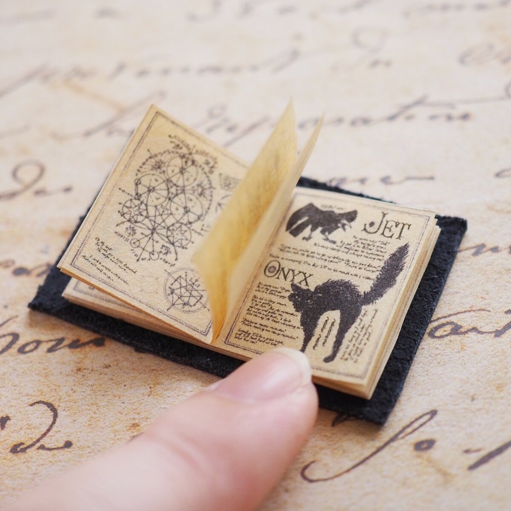 豆本「見習い魔女の手帳」