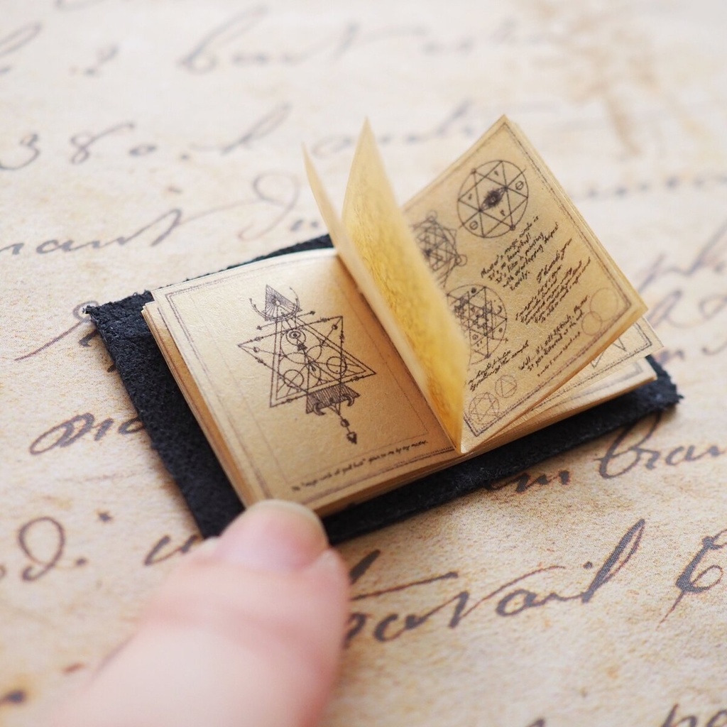 豆本「見習い魔女の手帳」