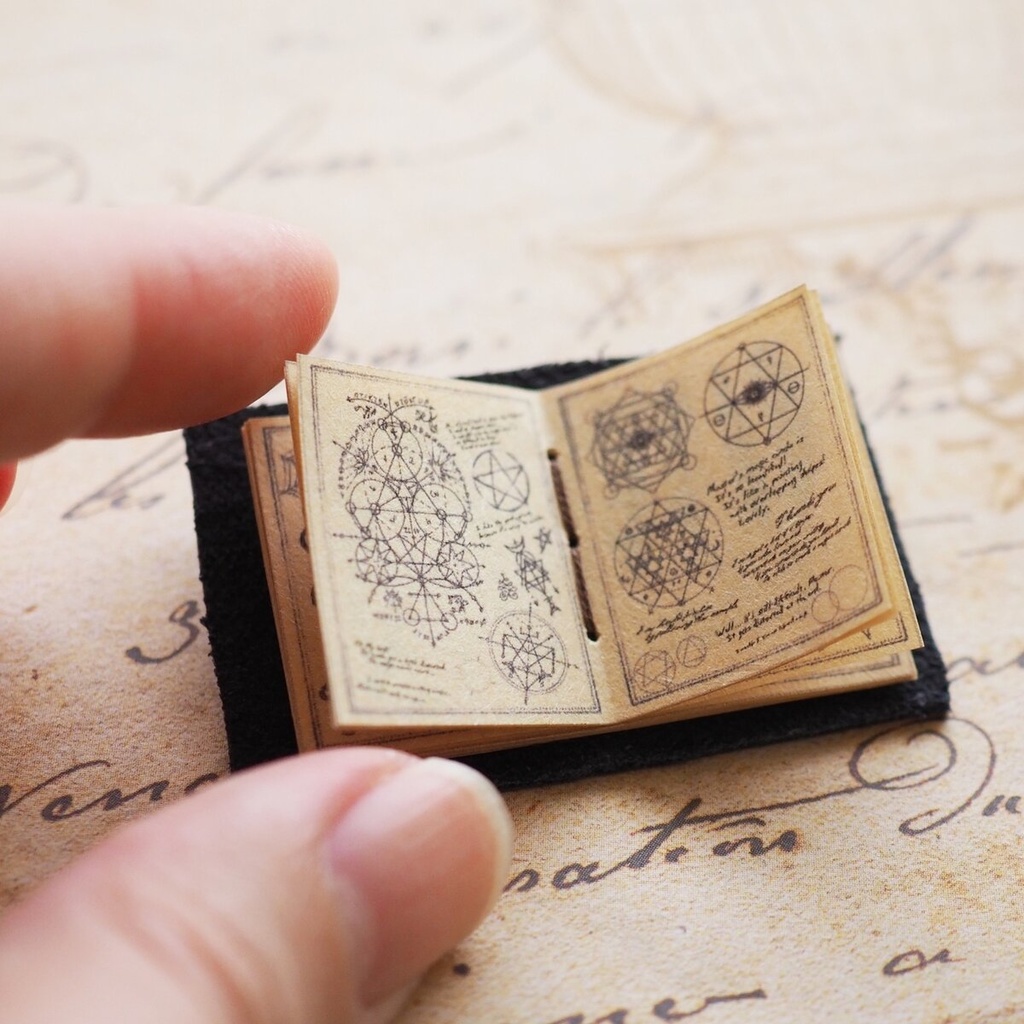 豆本「見習い魔女の手帳」