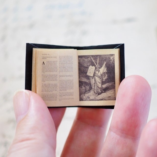 豆本 「聖書」 2冊セット(挿絵入り)