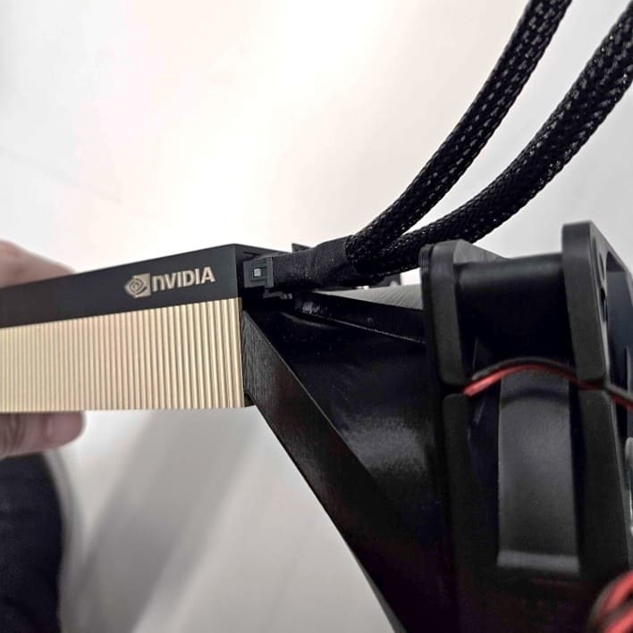 Nvidia A100/H100 専用クーラー