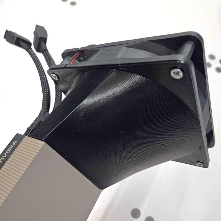 Nvidia A100/H100 専用クーラー
