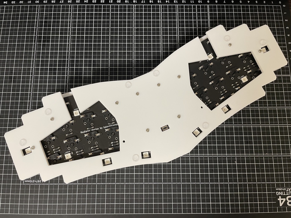 組み立て済み自作キーボード Radialex マットホワイト