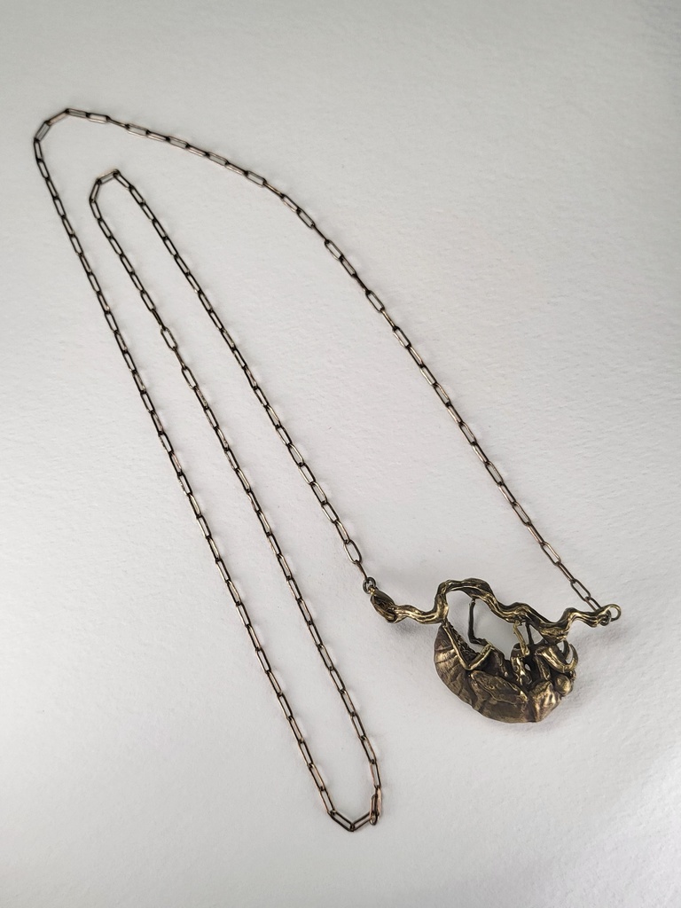 蝉の幼虫のネックレス(レディース)