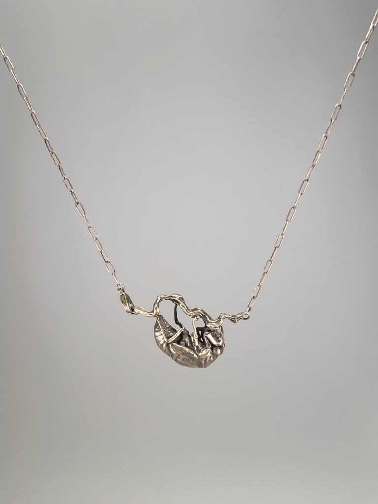 蝉の幼虫のネックレス(レディース)