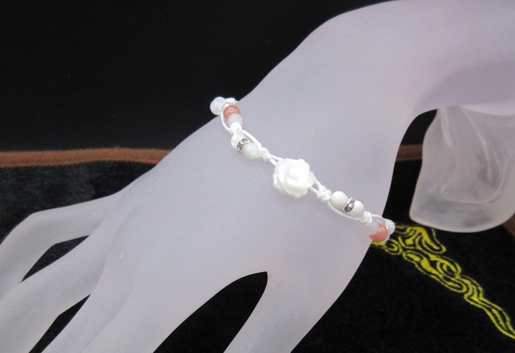 薔薇の天然石ブレスレット