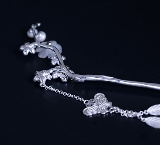 サンカヨウのかんざし 朝露を吸って花びらが透明になる k006