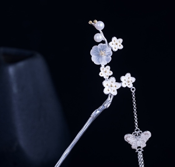 サンカヨウのかんざし 朝露を吸って花びらが透明になる k006