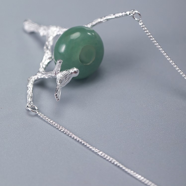 鳥と花のペンダント ネフライト プレゼント ご褒美 N041