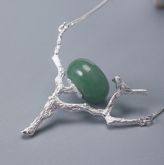 鳥と花のペンダント ネフライト プレゼント ご褒美 N041