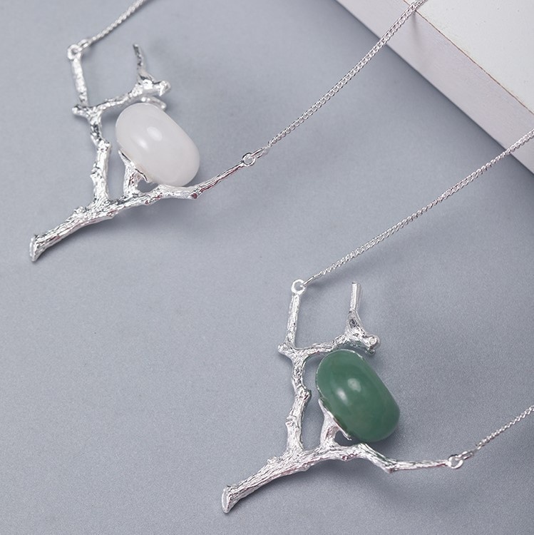 鳥と花のペンダント ネフライト プレゼント ご褒美 N041