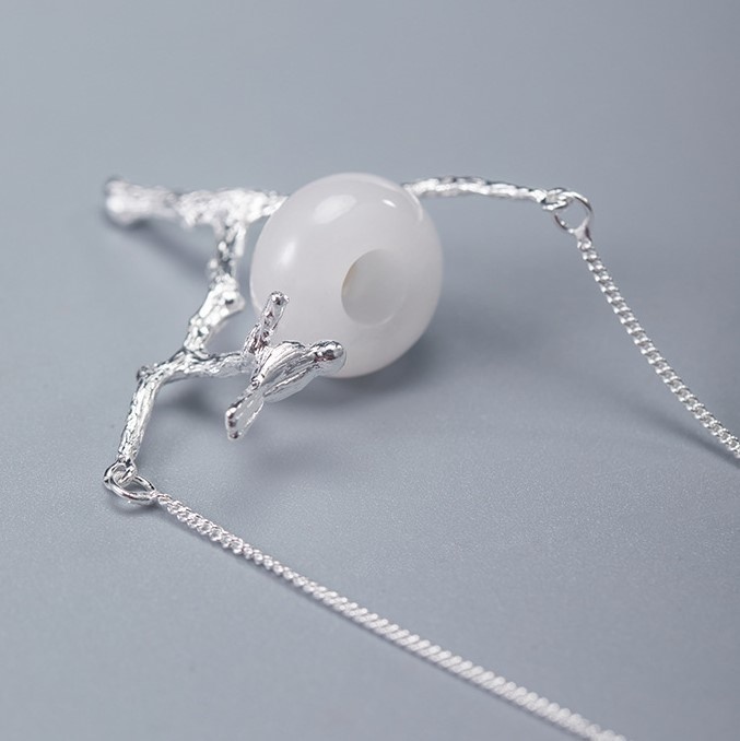 鳥と花のペンダント ネフライト プレゼント ご褒美 N041