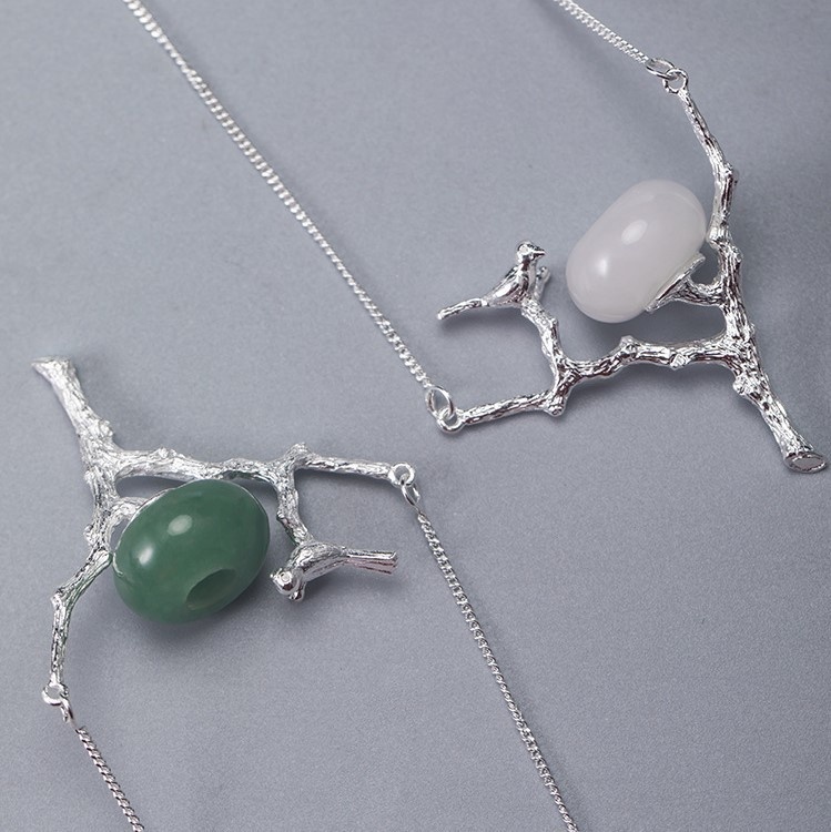 鳥と花のペンダント ネフライト プレゼント ご褒美 N041